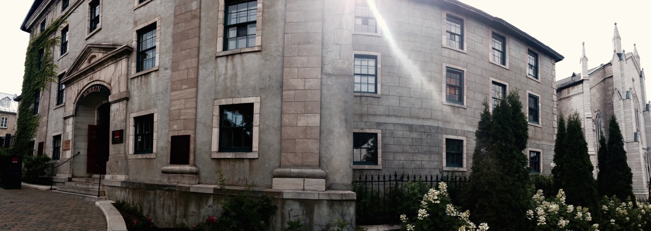 La bibliothèque du Morrin Center géré par la Literary and Historical Society of Québec (LHSQ).