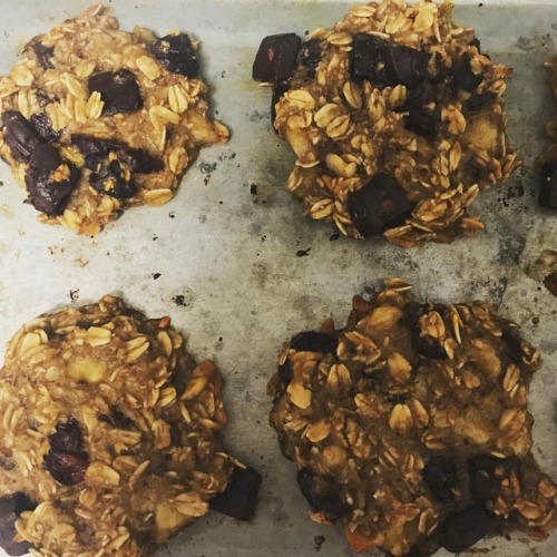 3 ingredient vegan + gluten free cookies  seriously all you need is ripe bananas, almond milk, &