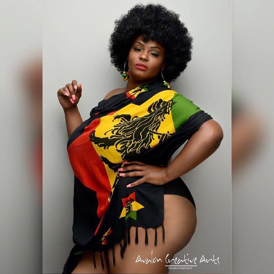 #Repost @avaloncreativearts ・・・ Beauty and Pride with model Bella Raye @plusmod_bella_raye