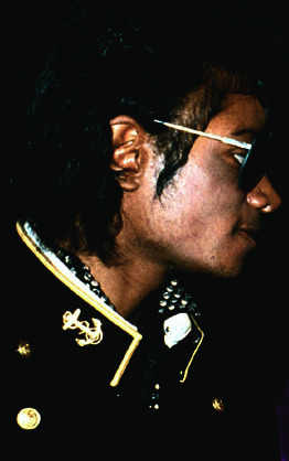 lacienegasmiled:  kingmjjpop: It’s 2014 and I still am seeing idiots say MJ wanted