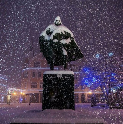 sixpenceee:  This statue in Poland got covered in snow and now it looks like Darth