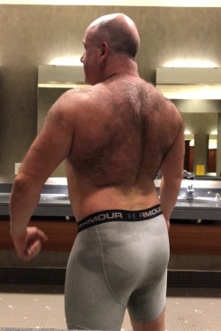 bruzey:  gorillazmen:  Gorillaz Men said: Mmmmm, a submission from the Uber sexy @bruzey . DAYUM!!!!  Think I’m a gorilla?  I’ll take it!  Very flattering to be showcased here.