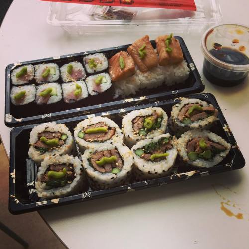 Now that&rsquo;s a lunch #sushi #mintosushi #yum #food @juandojenny