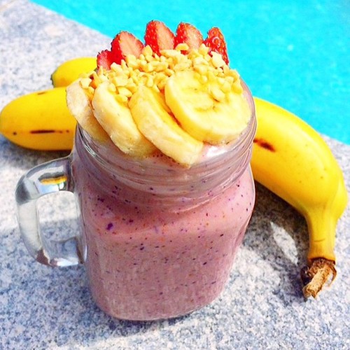 brooklynorganic: Berry &amp; Banana Smoothie #sorefreshing #hot summer #smoothie #drink #healthy