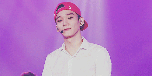exoxoolf:  Jongdae giving his love to Lucky fans 