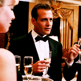 pearsonspecterlitt:  Harvey Specter + drinking 