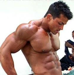 schizoidkinkster:  keepemgrowin:  So hot… and what’s going