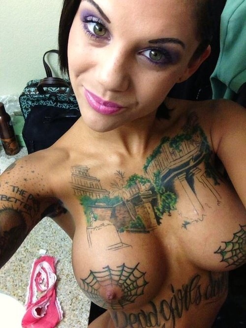 goldieloc:  inked ladies 😍😍