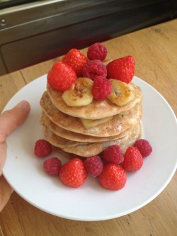 iamnotover:  Buckwheat pancakes with caramelised