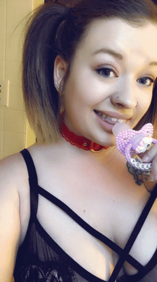daddysrottenbabygirl:  Nose scrunchies. 