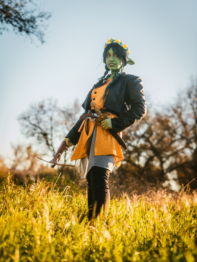 It's Thursday! I gotta share some group photos from this shoot someday but for  goblin pics!
📷 @ 