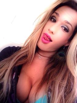 jaynelovesdick:  vanjatv:  Raika Nunes   choose to be happyLet JayneTraining™ show you how to suckseed as a horny, sexy and orgasmic girl