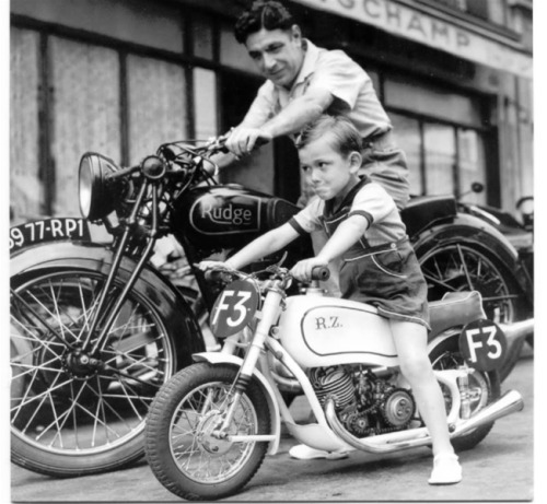 Happy Father’s day! Thanks to all the dads who have helped us know the joys of motorcycling, or who raised the type to be into such a hobby/sport.
(Photo credit unknown, couldn’t find the original source. I imagine it’s a LIFE image.)