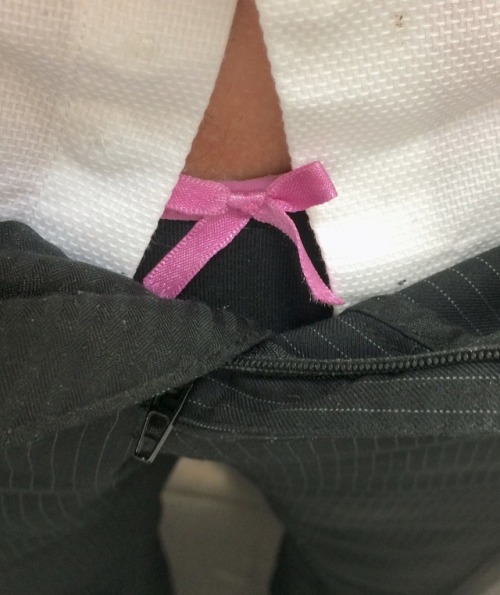 sohard69pink: Sissies love bows…amongst many other things. True