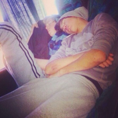 7-point-5-seconds-of-summer:  Sleepy 5sos 