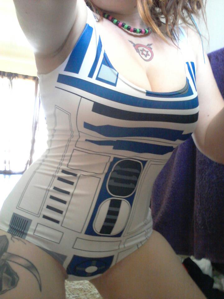 squeakharlequin255:  bleep bloop! ♡ a homunculous droid? 
