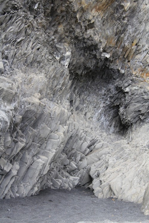 earlandladygray: The other-worldly basalt rock formations on Reynisfjara Beach, Iceland.