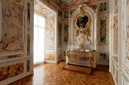 Elaborate wall details inside Augustusburg Palace in Germany | © Gary Arndt