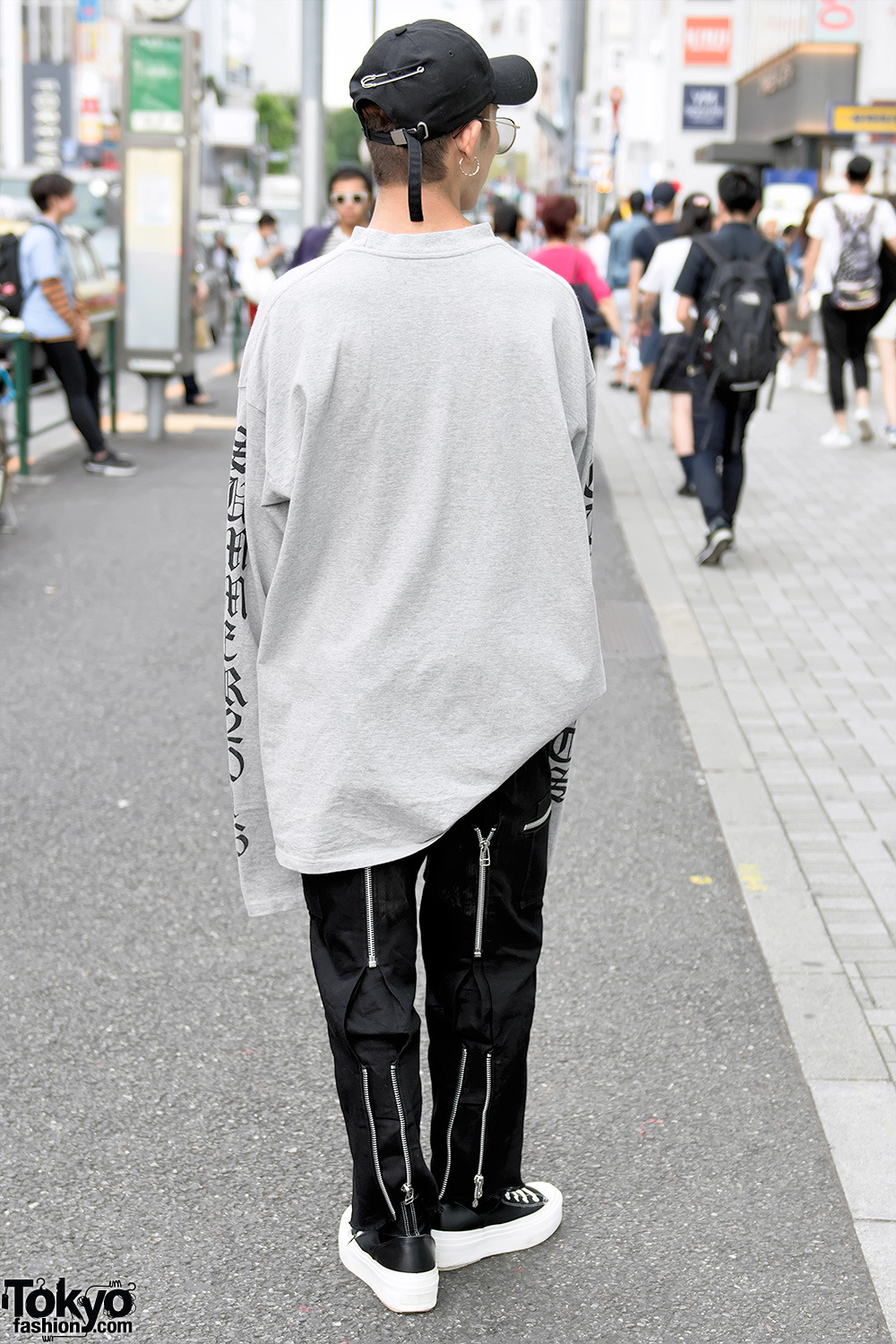 tokyo-fashion:  Sench1 and Cham on the street in Harajuku. Sench1 is wearing a Vetements