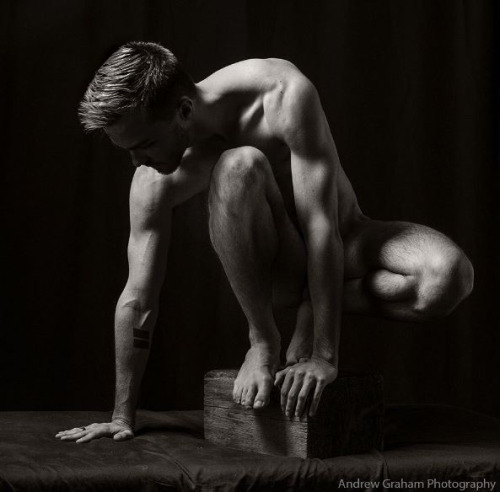 dance-world:  Nick Dill - photo by Andrew