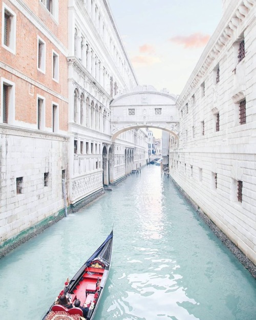 vivalcli:  Ponte dei Sospiri, Venice, Italy by Gabriele Colzi