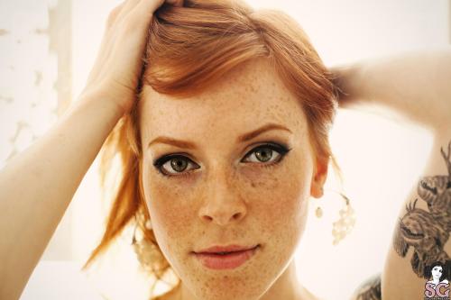 past-her-eyes:  AnnaLee Suicideannalee.suicidegirls.comLink to South African SuicideGirls  Omg I love gingers there so cute with their freckles