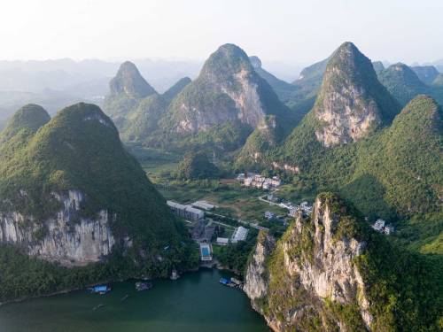 jeroenapers:  Hotel Alila Yangshuo is gevestigd in een oude suikerfabriek uit de