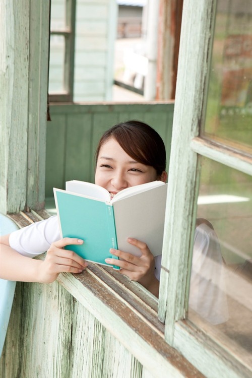 bookgirls: (via な に も な い よ)  たぶん、例の駅