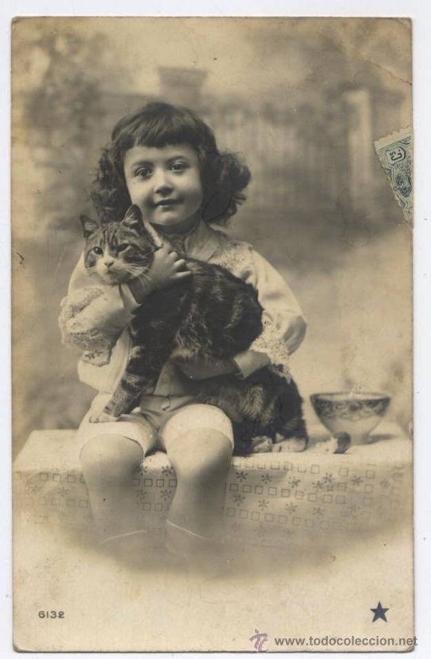 photojojo:  Happy Friday! Please enjoy these delightful vintage photos of girls and