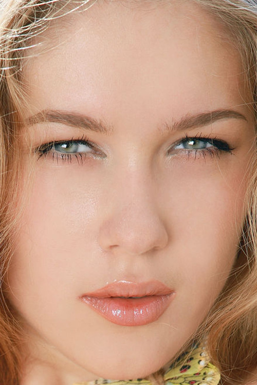 tofist: sette4sette: Erica B - Very enchanting…  Follow to me and you will be happy&hell