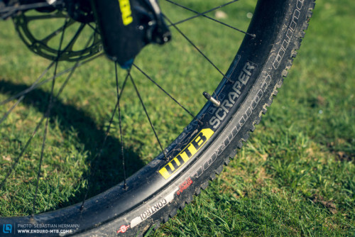 enduromtbmag: … sit on WTB Scraper rims, which – with an internal width of 45mm – house the wider ty