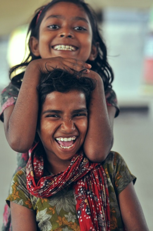 laantillana: shanellbklyn: yahyaalanse: ali-alshalali: Kids Smiling From All Over the world أصدقاء ل