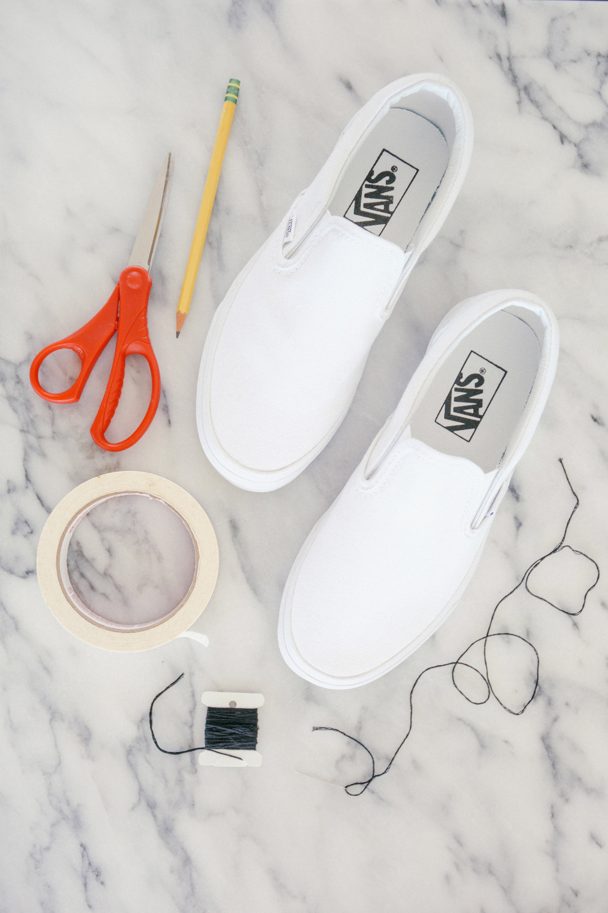 regeringstid svimmelhed knoglebrud DIY Embroidered Vans If there's one trend we've... - Vans Girls