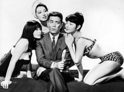 from left: Wakabayashi Akiko, Mizuno Kumi, Mihashi Tatsuya & Hama Mie / publicity photo for What’s Up, Tiger Lily? (1966) via ew.com