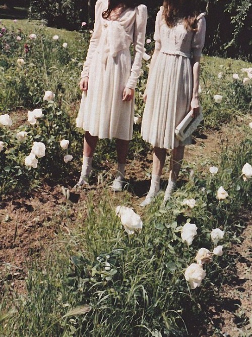 lamorbidezza:
“Monika Jagaciak and Ann Kenny by Juergen Teller for Marc Jacobs F/W 2010
”