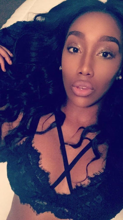 leauxus:“ Bumping into her on the sidewalk is a good day. Holding a conversation with her&hell