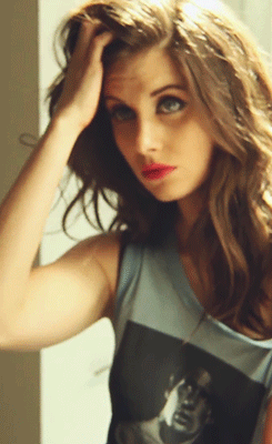 mechanicalpolo:  Alison Brie 