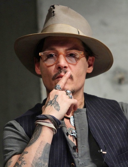 8 years ago, on this day (April 1), Johnny Depp attended the “DMG Creative Home” dialogue at the 798