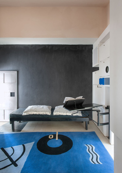 PioneerEileen Gray - Villa E-1027Sure you have heard about Eileen Gray’s Villa  E-1027. A modern arc