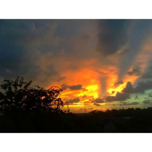 Senja di Ciledug hari ini.