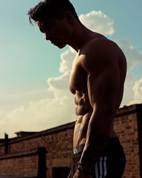 hotmessguys:  Instagram user: adigill90  ♣♂ Hot Mess Guys ♂♣