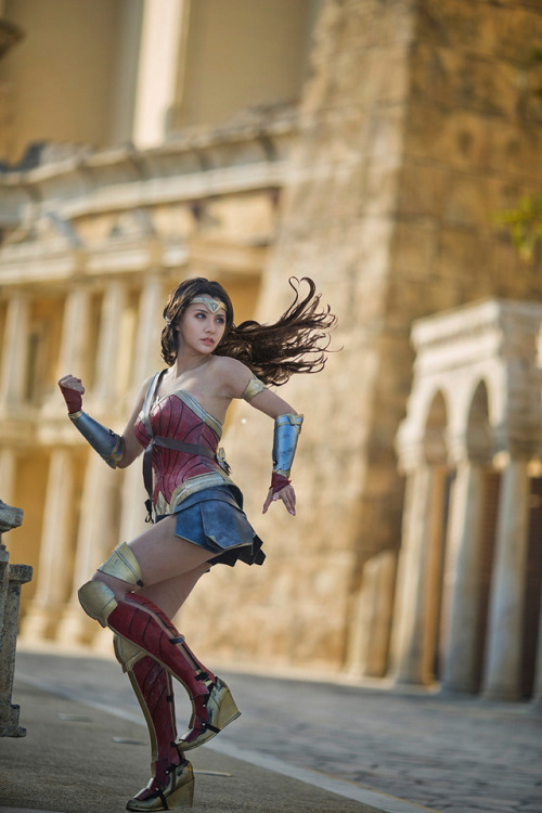 comicbookcosplayvixens:Wonder Woman by KiloryCouldn&rsquo;t resist&hellip; this one was simp
