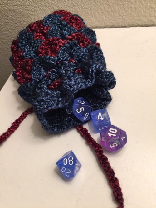 astillsound:I made dragon scale dice bags for my d&d group and finally made one for myself too s