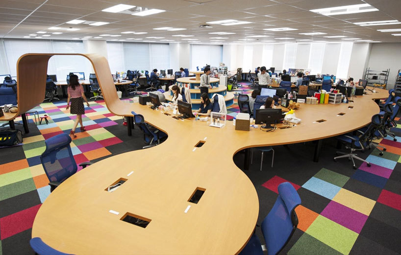 elfketchup:  The pixiv.net office in Tokyo. The main workspace is centered around