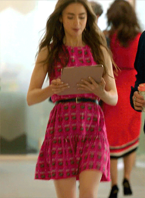 EVERY EMILY [IN PARIS] OUTFIT (2/??)Emily Cooper + HER PINK KENZO PRINT DRESS