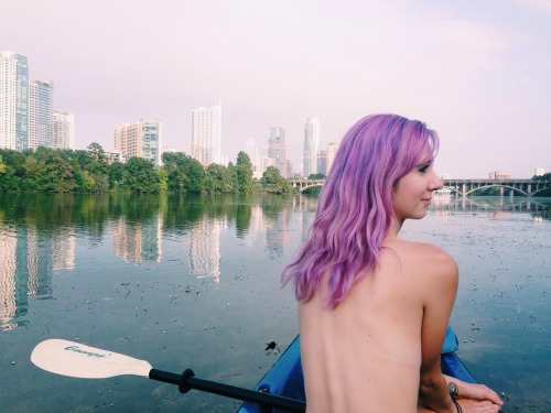 tast3-my-skittles:Kayaking Lady Bird Lake. Austin, Texas.Instagram: @AshleyKeenum