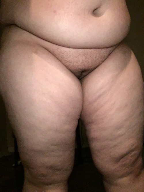 loosebbwgoddess:  Mmmmmmm MMM! Thickkkkkk, juicy juicy…