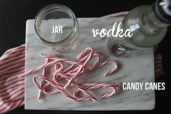 cutiefiedd:  foodffs:CANDY CANE VODKA  Really