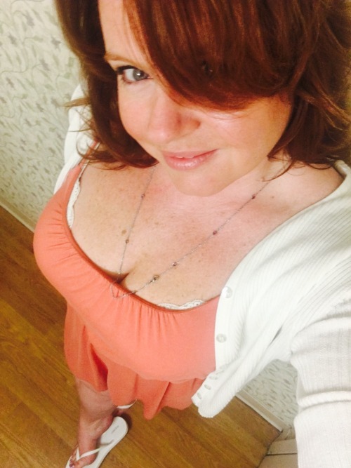 prettylilredhead: A warm sunny Friday in the north east! I’ll take it! Love this Loft sundress