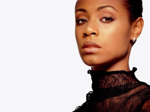 jetblackjuelz:  anadede:  itzthablackpanther:  kozfr:  optimisttiff:  duckysplash:  Jada Pinkett-Smith……..Melanin Mondays 👸🏽👸🏾👸🏿  Auntie J 🙌🏽😍  JADA🙌🏾❤️  Will got himself a winner, hope their marriage continue